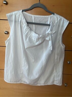 Babette White Sleeveless Bow-Accent Top Size XS—see measurements
